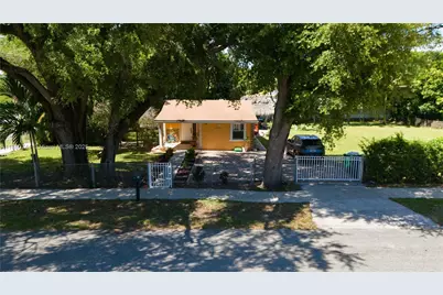 2081 NW 104th St, Miami, FL 33147 - Photo 1
