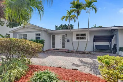 1052 NE 179th Ter, North Miami Beach, FL 33162 - Photo 1