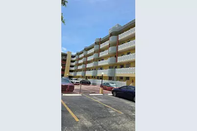 7900 Tatum Waterway Dr #106, Miami Beach, FL 33141 - Photo 1