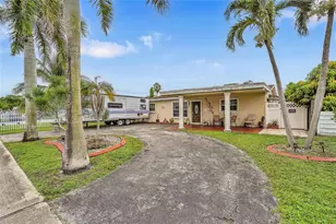940 N 73rd Way, Hollywood, FL 33024 - Photo 1