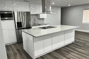 2732 NW 16th St, Miami, FL 33125 - Photo 1