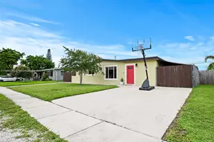 5641 SW 37 Ct, Davie, FL 33314 - Photo 2