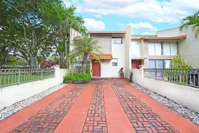 8811 Gatehouse Rd #8, Plantation, FL 33324 - Photo 1