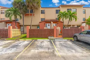 10003 NW 9th St Cir, Miami, FL 33172 - Photo 1