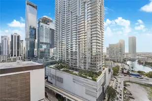 31 SE 6th St, Miami, FL 33131 - Photo 1