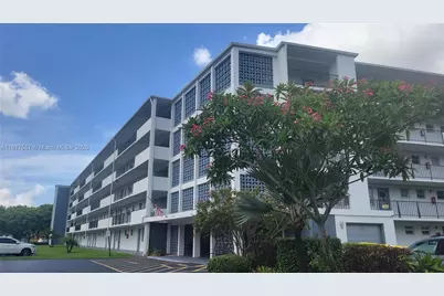 950 Hillcrest Dr #302, Hollywood, FL 33021 - Photo 1