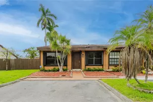 2290 Oak Ct, Pembroke Pines, FL 33026 - Photo 1