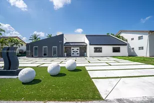 7220 N Oakmont Dr, Hialeah, FL 33015 - Photo 1