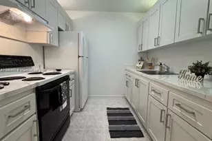 13450 SW 3rd St, Pembroke Pines, FL 33027 - Photo 1