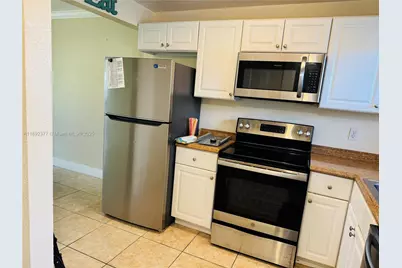 8110 Sunrise Lakes Blvd #109, Sunrise, FL 33322 - Photo 1