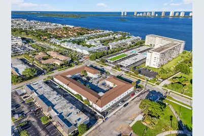 810 Lake Shore Dr #40, Lake Park, FL 33403 - Photo 1