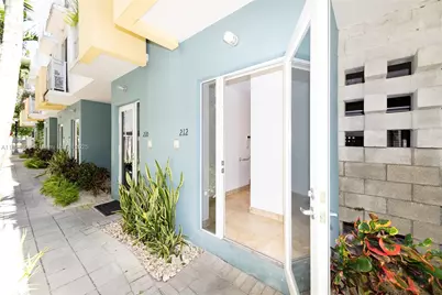 212 Washington Ave #9, Miami Beach, FL 33139 - Photo 1