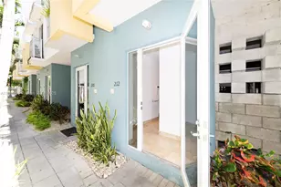 212 Washington Ave, Miami Beach, FL 33139 - Photo 1