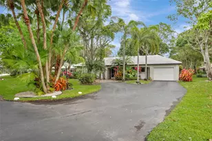 1128 W Cypress Dr, Pompano Beach, FL 33069 - Photo 1