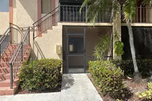 158 Lakeview Dr, Weston, FL 33326 - Photo 1