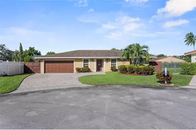 835 W Plantation Cir, Plantation, FL 33324 - Photo 1
