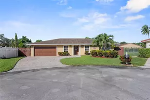 835 W Plantation Cir, Plantation, FL 33324 - Photo 1