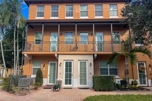 907 SW 147th Ave, Pembroke Pines, FL 33027 - Photo 1