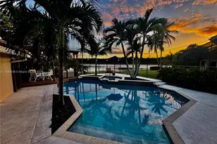 985 Spoonbill Cir, Weston, FL 33326 - Photo 1