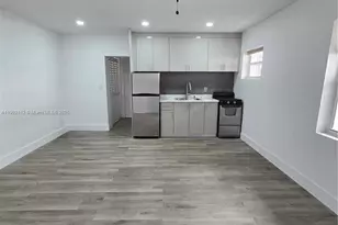 323 Washington Ave, Miami Beach, FL 33139 - Photo 1