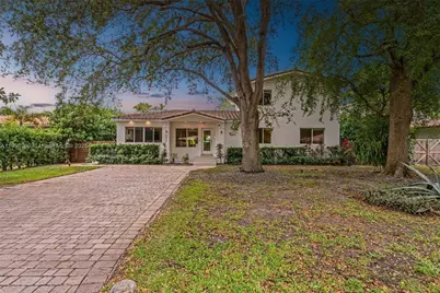 971 NE 116th St, Biscayne Park, FL 33161 - Photo 1