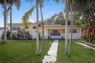 810 NW 186th Dr, Miami Gardens, FL 33169 - Photo 1