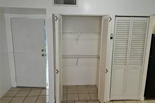 8261 NW 8th St, Miami, FL 33126 - Photo 16