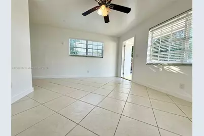 906 SW 7th Ter #1, Hallandale Beach, FL 33009 - Photo 2
