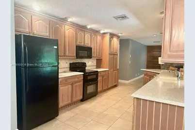 9870 NW 10th Ct, Plantation, FL 33322 - Photo 1