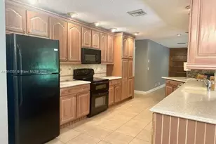 9870 NW 10th Ct, Plantation, FL 33322 - Photo 1