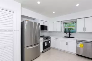 129 SE 4th St, Hallandale Beach, FL 33009 - Photo 1