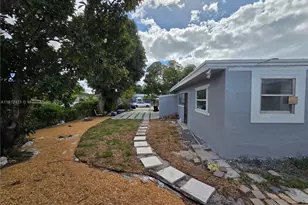 2124 S Beech Rd, West Palm Beach, FL 33409 - Photo 1