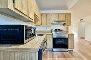 313 Gardens Dr, Pompano Beach, FL 33069 - Photo 1