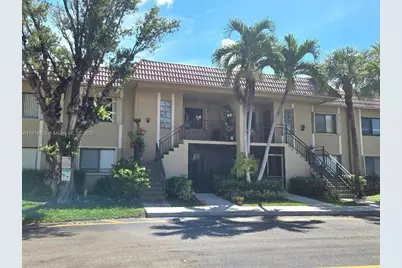 302 Lakeview Dr #102, Weston, FL 33326 - Photo 1