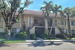 302 Lakeview Dr, Weston, FL 33326 - Photo 1