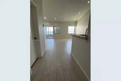 2831 N Oakland Forest Dr #304, Oakland Park, FL 33309 - Photo 1