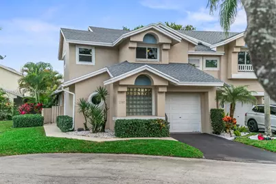 2202 W Discovery Cir W, Deerfield Beach, FL 33442 - Photo 1