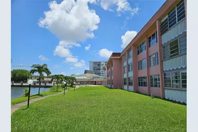 18555 NE 14th Ave #517, Miami, FL 33179 - Photo 1