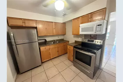 521 SW 9th St #2, Hallandale Beach, FL 33009 - Photo 1