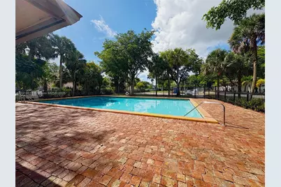 4022 Lakeside Dr #4022, Tamarac, FL 33319 - Photo 1