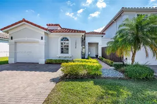 10924 NW 67th St, Doral, FL 33178 - Photo 1