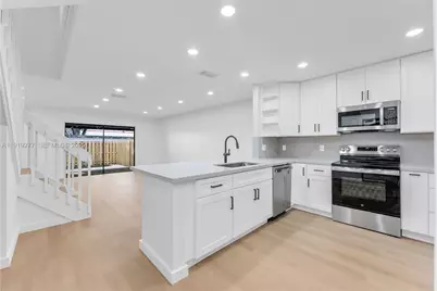 10512 NW 3rd St, Pembroke Pines, FL 33026 - Photo 1