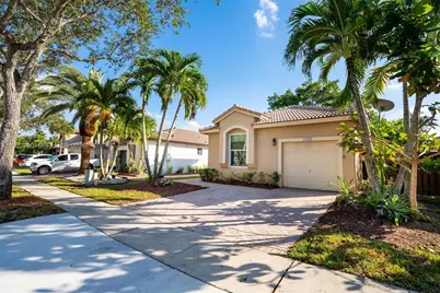 17082 NW 11th St, Pembroke Pines, FL 33028 - Photo 1