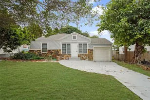 810 Ridgewood Dr, West Palm Beach, FL 33405 - Photo 1