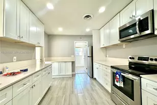 912 NE 9th Ct, Pompano Beach, FL 33060 - Photo 1