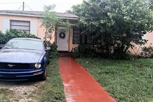 750 NE 171 St, North Miami Beach, FL 33162 - Photo 1