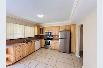 724 Moffett St #F, Hallandale Beach, FL 33009 - Photo 1