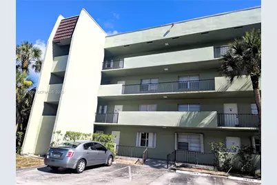 1638 Embassy Dr #302, West Palm Beach, FL 33401 - Photo 1