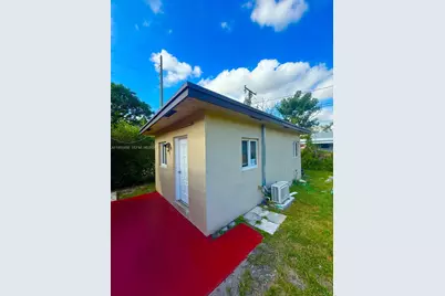 785 NW 76th St #B, Miami, FL 33150 - Photo 1