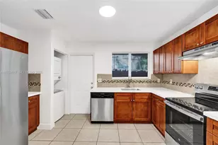 30 SW 8th St, Hallandale Beach, FL 33009 - Photo 1